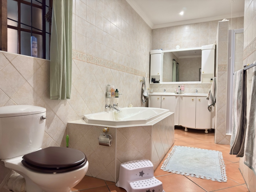 6 Bedroom Property for Sale in Brummeria Gauteng