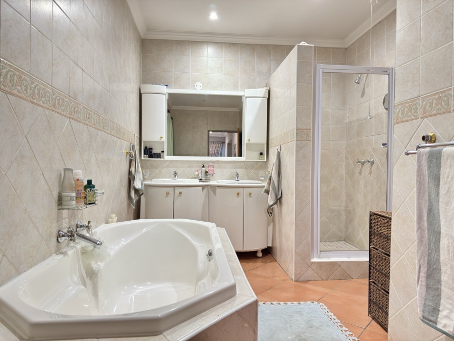 6 Bedroom Property for Sale in Brummeria Gauteng