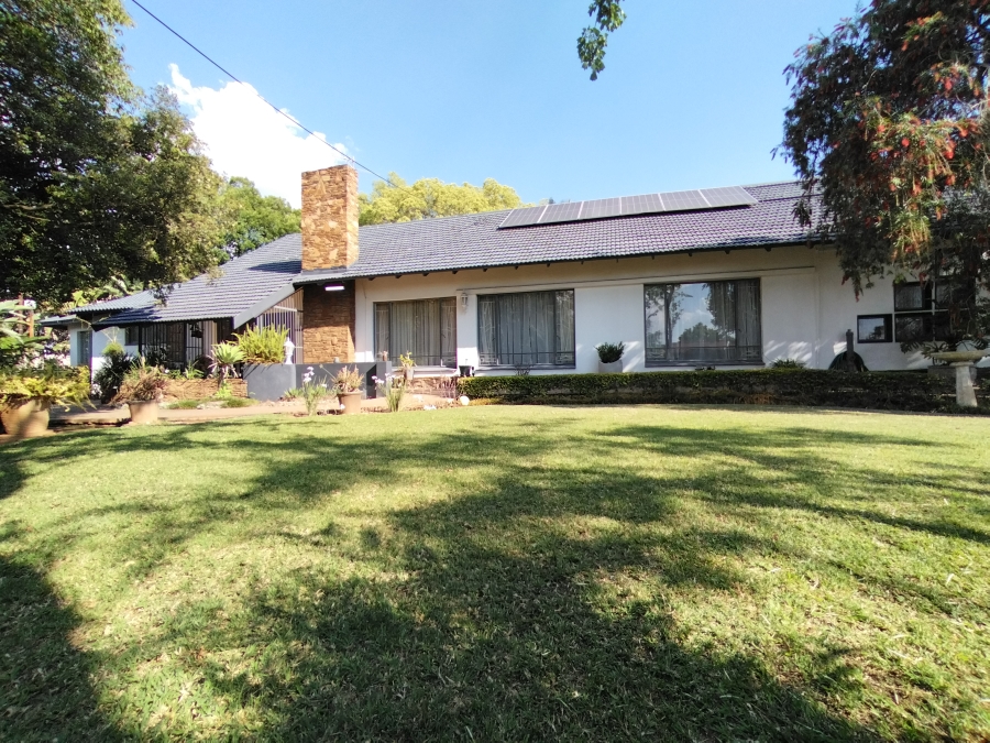 5 Bedroom Property for Sale in Maroelana Gauteng