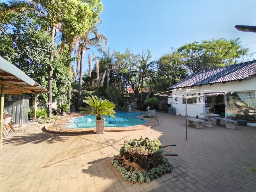 5 Bedroom Property for Sale in Maroelana Gauteng