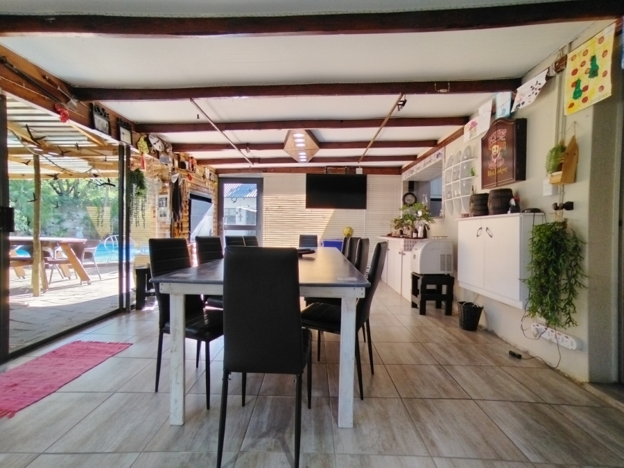 5 Bedroom Property for Sale in Maroelana Gauteng