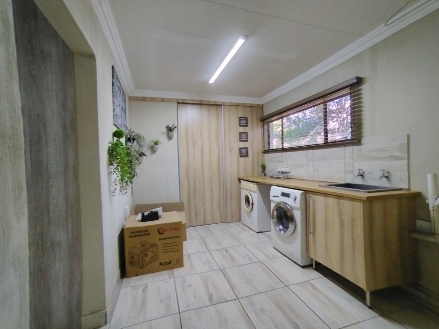 5 Bedroom Property for Sale in Maroelana Gauteng