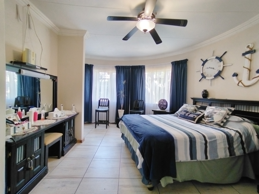 5 Bedroom Property for Sale in Maroelana Gauteng