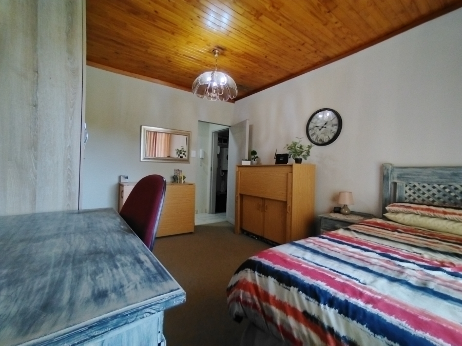 5 Bedroom Property for Sale in Maroelana Gauteng