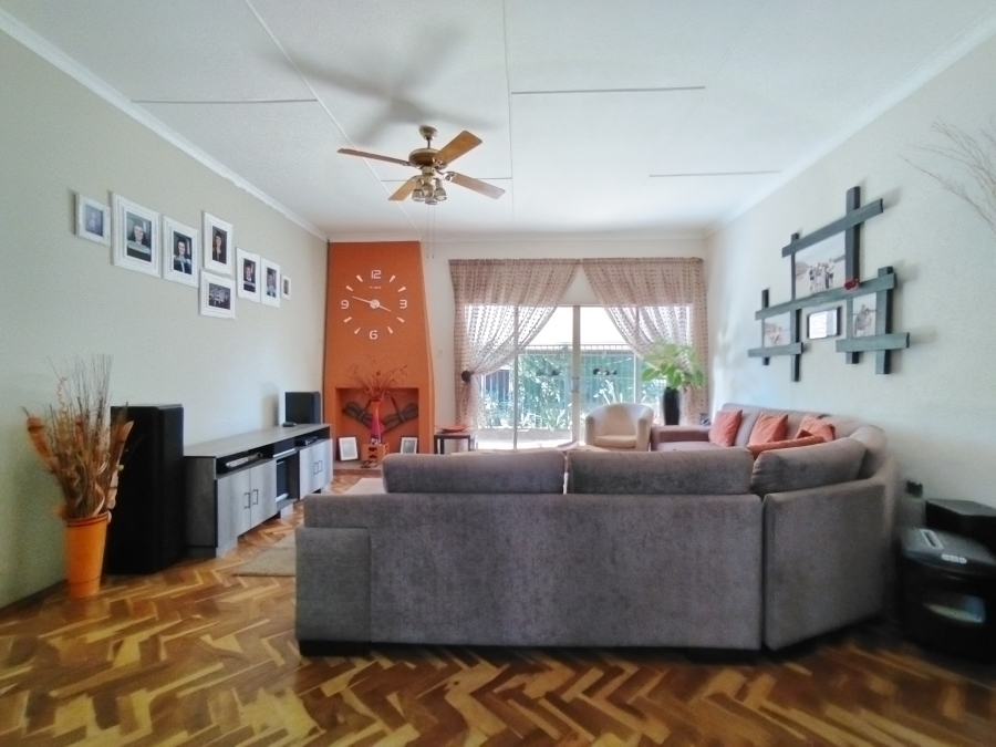 5 Bedroom Property for Sale in Maroelana Gauteng