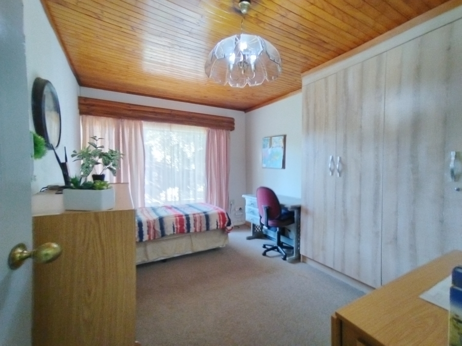 5 Bedroom Property for Sale in Maroelana Gauteng