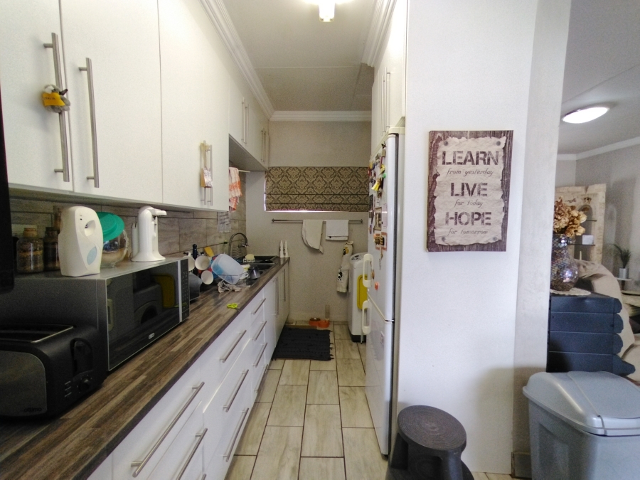 5 Bedroom Property for Sale in Maroelana Gauteng