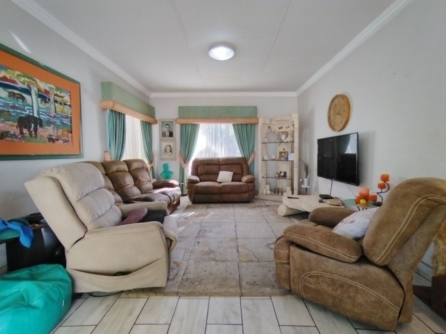 5 Bedroom Property for Sale in Maroelana Gauteng