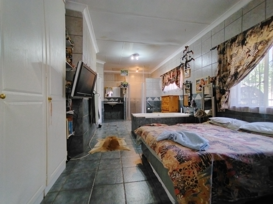 5 Bedroom Property for Sale in Maroelana Gauteng