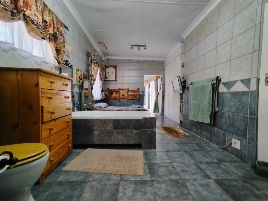 5 Bedroom Property for Sale in Maroelana Gauteng