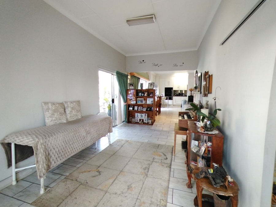 5 Bedroom Property for Sale in Maroelana Gauteng