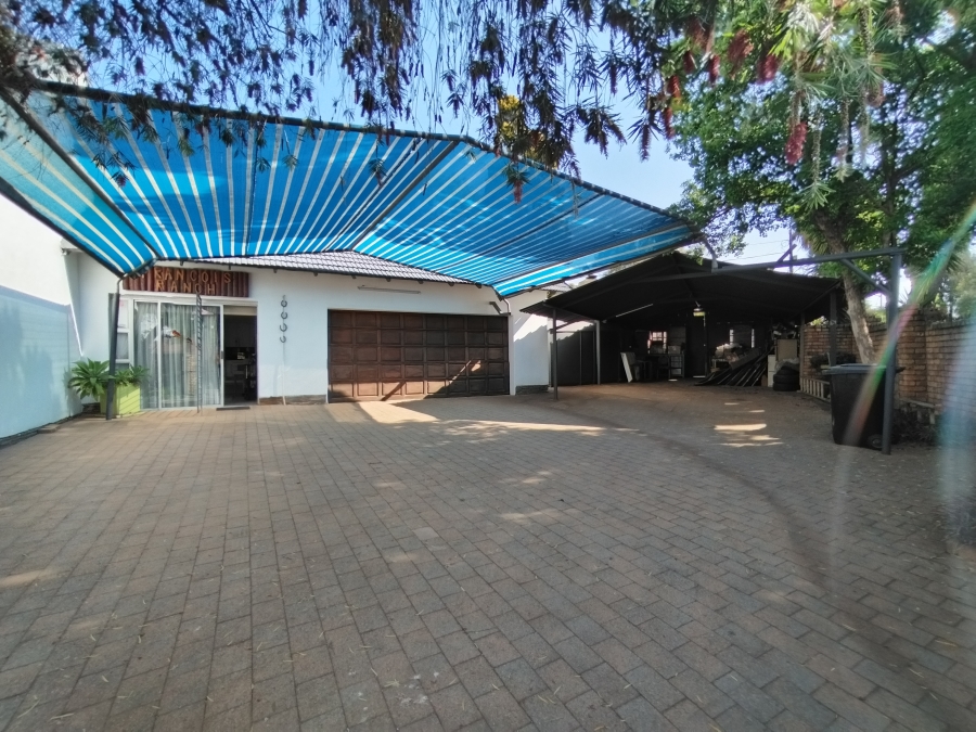 5 Bedroom Property for Sale in Maroelana Gauteng