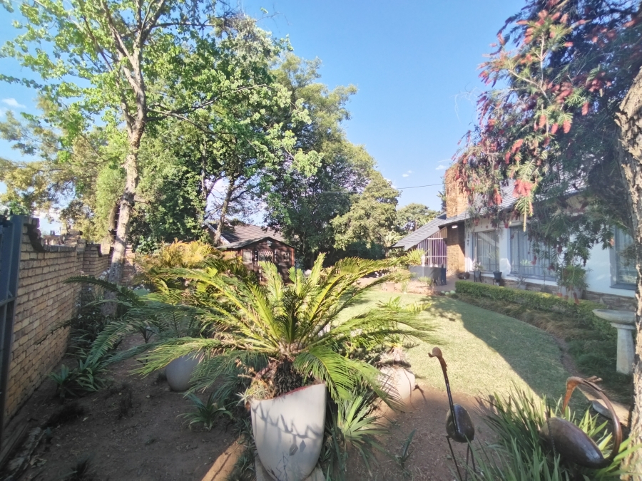 5 Bedroom Property for Sale in Maroelana Gauteng