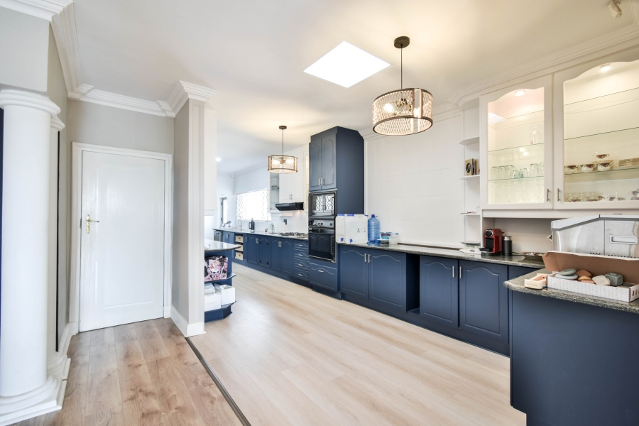 5 Bedroom Property for Sale in Waterkloof Ridge Gauteng