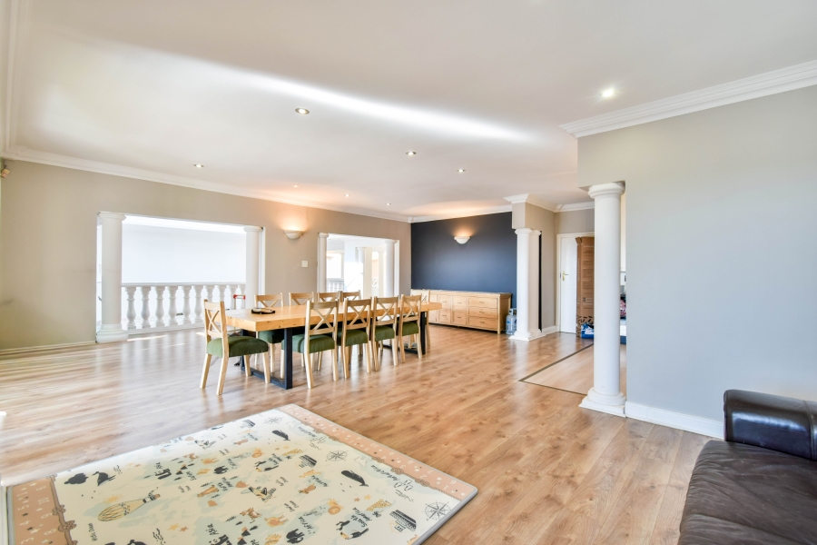 5 Bedroom Property for Sale in Waterkloof Ridge Gauteng