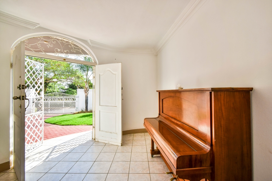 5 Bedroom Property for Sale in Waterkloof Ridge Gauteng