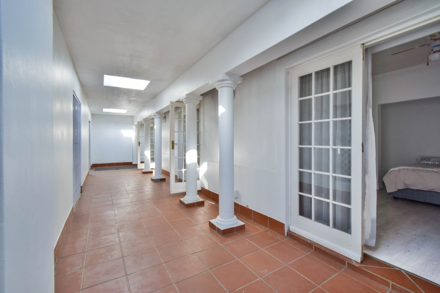 5 Bedroom Property for Sale in Waterkloof Ridge Gauteng