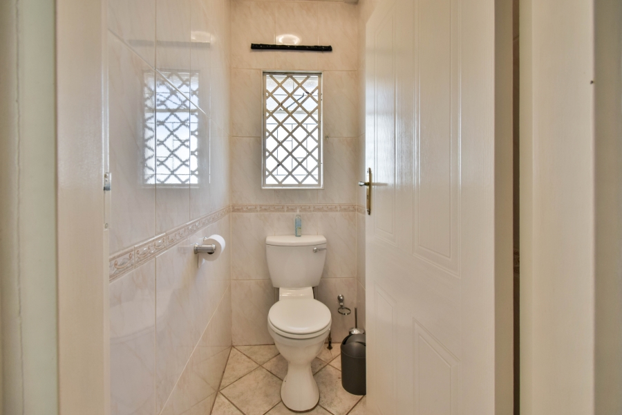 5 Bedroom Property for Sale in Waterkloof Ridge Gauteng