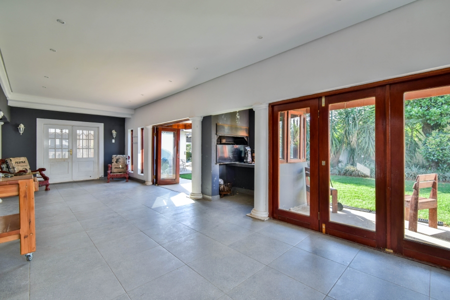 5 Bedroom Property for Sale in Waterkloof Ridge Gauteng