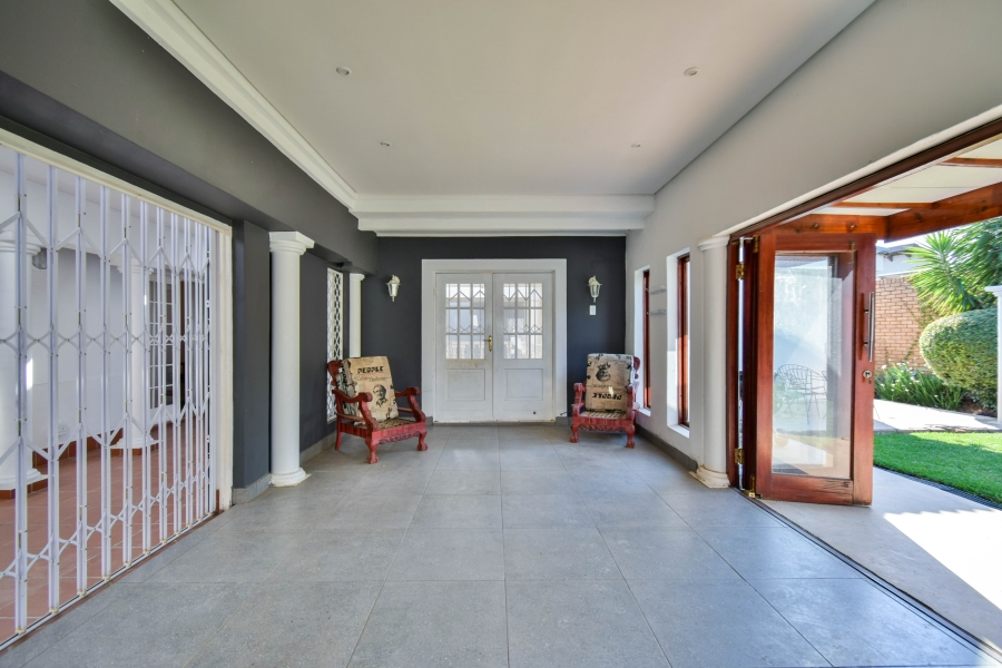 5 Bedroom Property for Sale in Waterkloof Ridge Gauteng