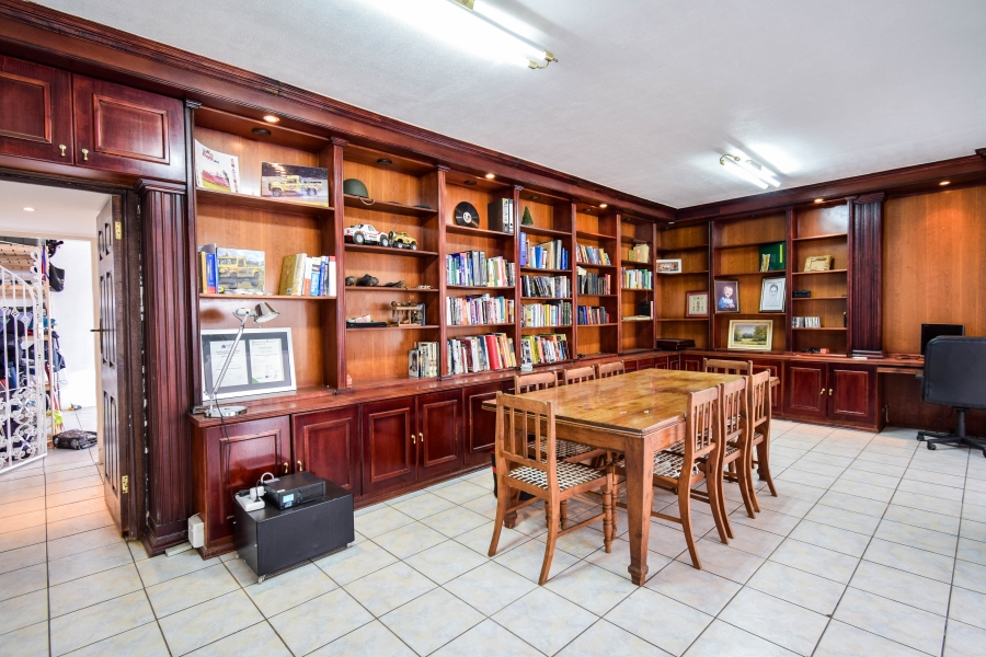 5 Bedroom Property for Sale in Waterkloof Ridge Gauteng