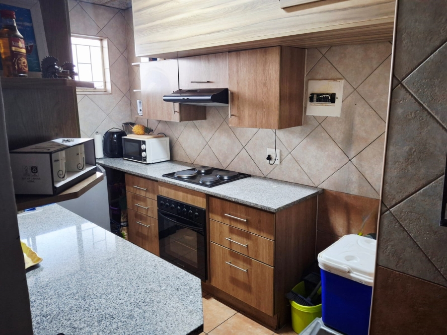 2 Bedroom Property for Sale in Waverley Gauteng