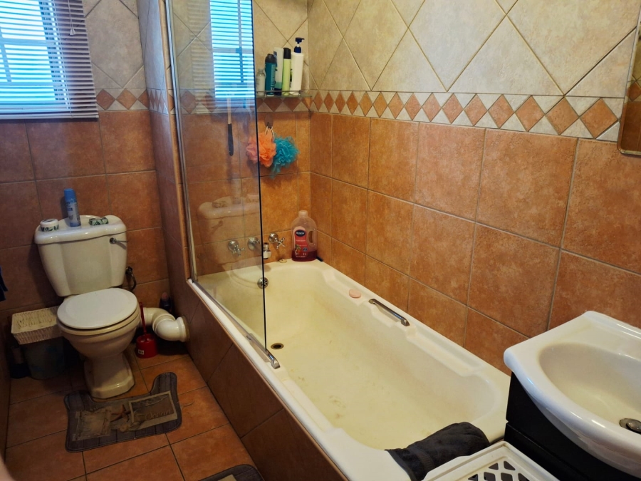 2 Bedroom Property for Sale in Waverley Gauteng