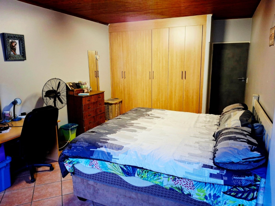 2 Bedroom Property for Sale in Waverley Gauteng