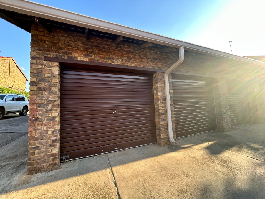 3 Bedroom Property for Sale in Garsfontein Gauteng