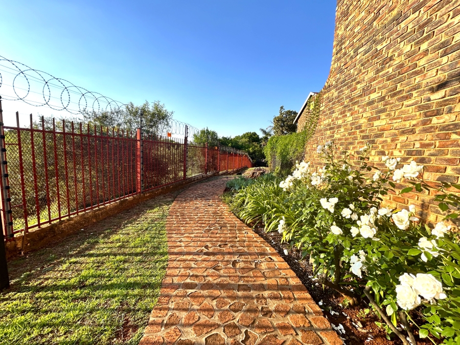 3 Bedroom Property for Sale in Garsfontein Gauteng