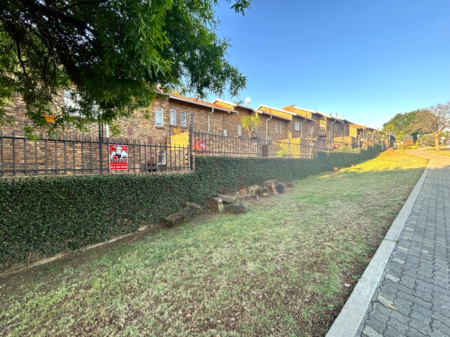 3 Bedroom Property for Sale in Garsfontein Gauteng