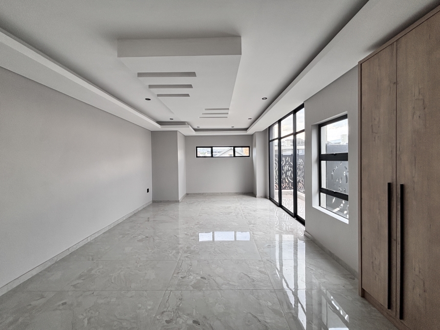 6 Bedroom Property for Sale in Six Fountains Residential Estate Gauteng