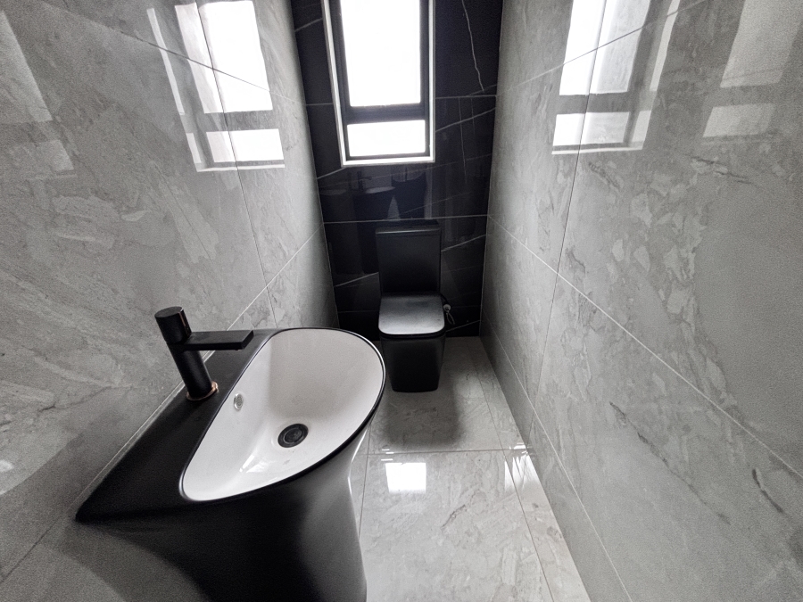 6 Bedroom Property for Sale in Six Fountains Residential Estate Gauteng