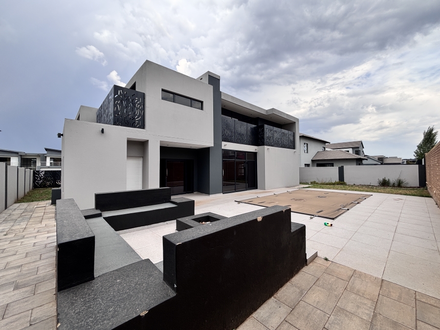 6 Bedroom Property for Sale in Six Fountains Residential Estate Gauteng