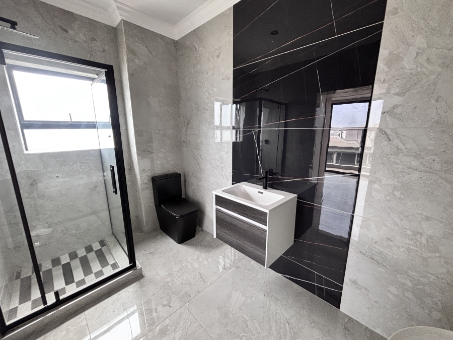 6 Bedroom Property for Sale in Six Fountains Residential Estate Gauteng