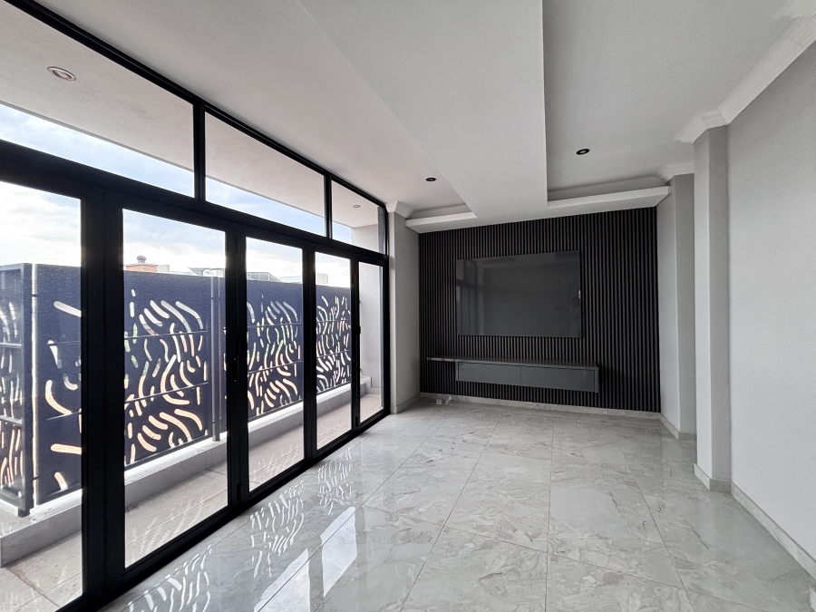 6 Bedroom Property for Sale in Six Fountains Residential Estate Gauteng