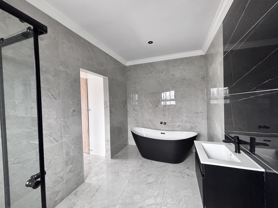 6 Bedroom Property for Sale in Six Fountains Residential Estate Gauteng