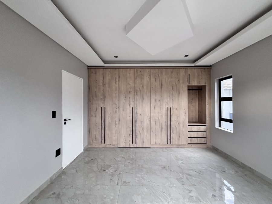 6 Bedroom Property for Sale in Six Fountains Residential Estate Gauteng