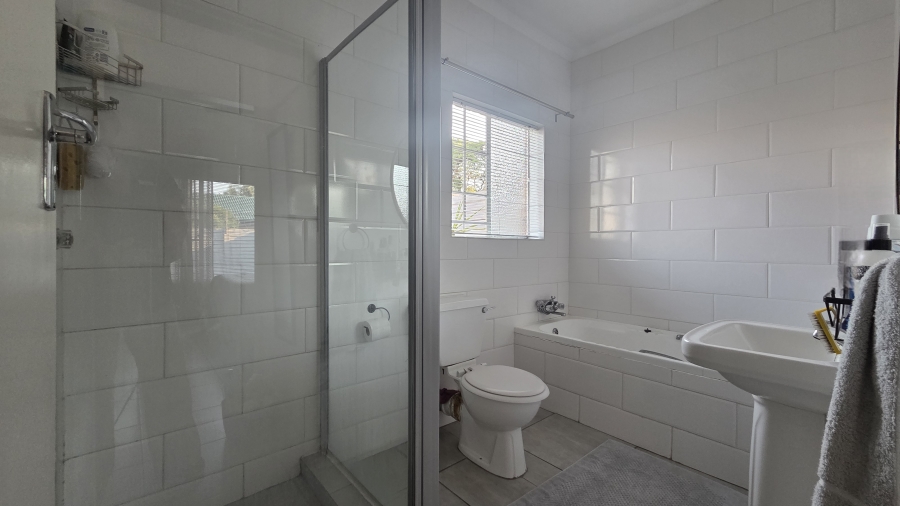 2 Bedroom Property for Sale in Doornpoort Gauteng