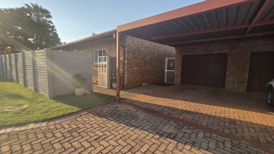 2 Bedroom Property for Sale in Doornpoort Gauteng