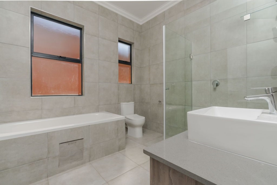 3 Bedroom Property for Sale in Six Fountains Residential Estate Gauteng