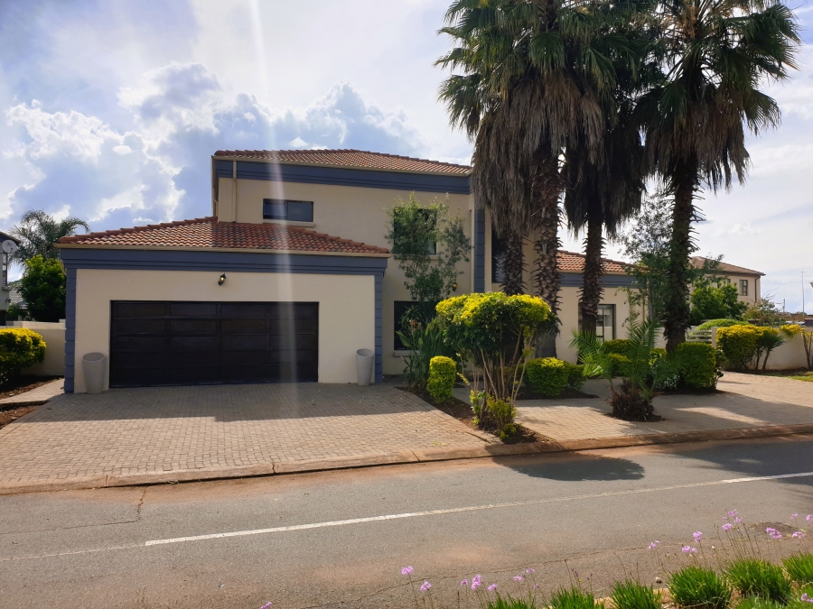 5 Bedroom Property for Sale in Heuwelsig Estate Gauteng
