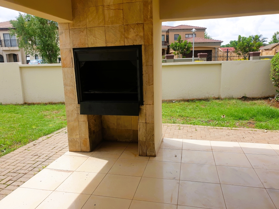5 Bedroom Property for Sale in Heuwelsig Estate Gauteng