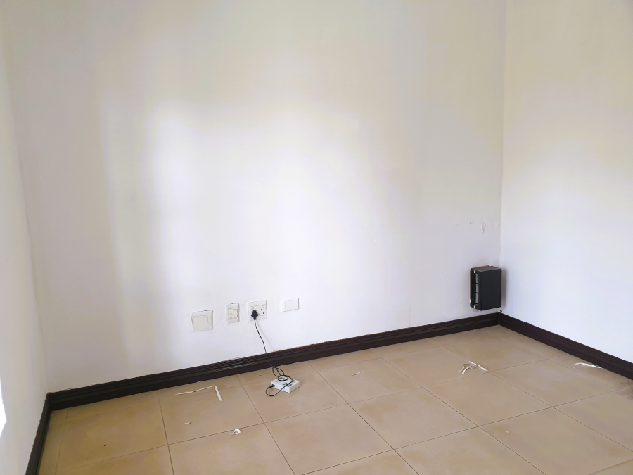 5 Bedroom Property for Sale in Heuwelsig Estate Gauteng