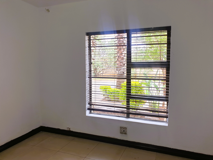 5 Bedroom Property for Sale in Heuwelsig Estate Gauteng