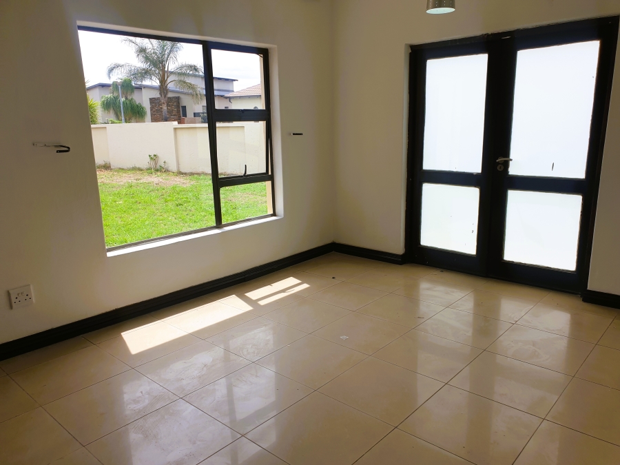 5 Bedroom Property for Sale in Heuwelsig Estate Gauteng