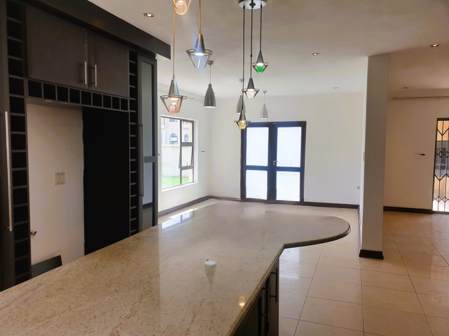 5 Bedroom Property for Sale in Heuwelsig Estate Gauteng