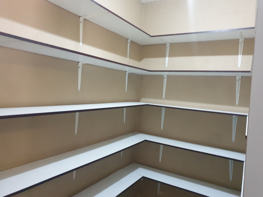 5 Bedroom Property for Sale in Heuwelsig Estate Gauteng