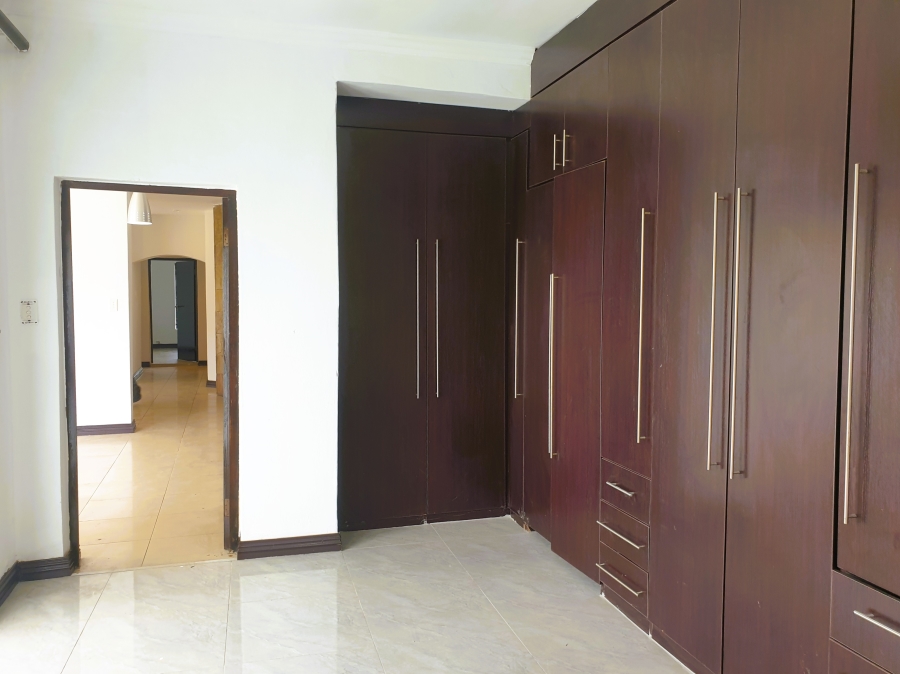 5 Bedroom Property for Sale in Heuwelsig Estate Gauteng