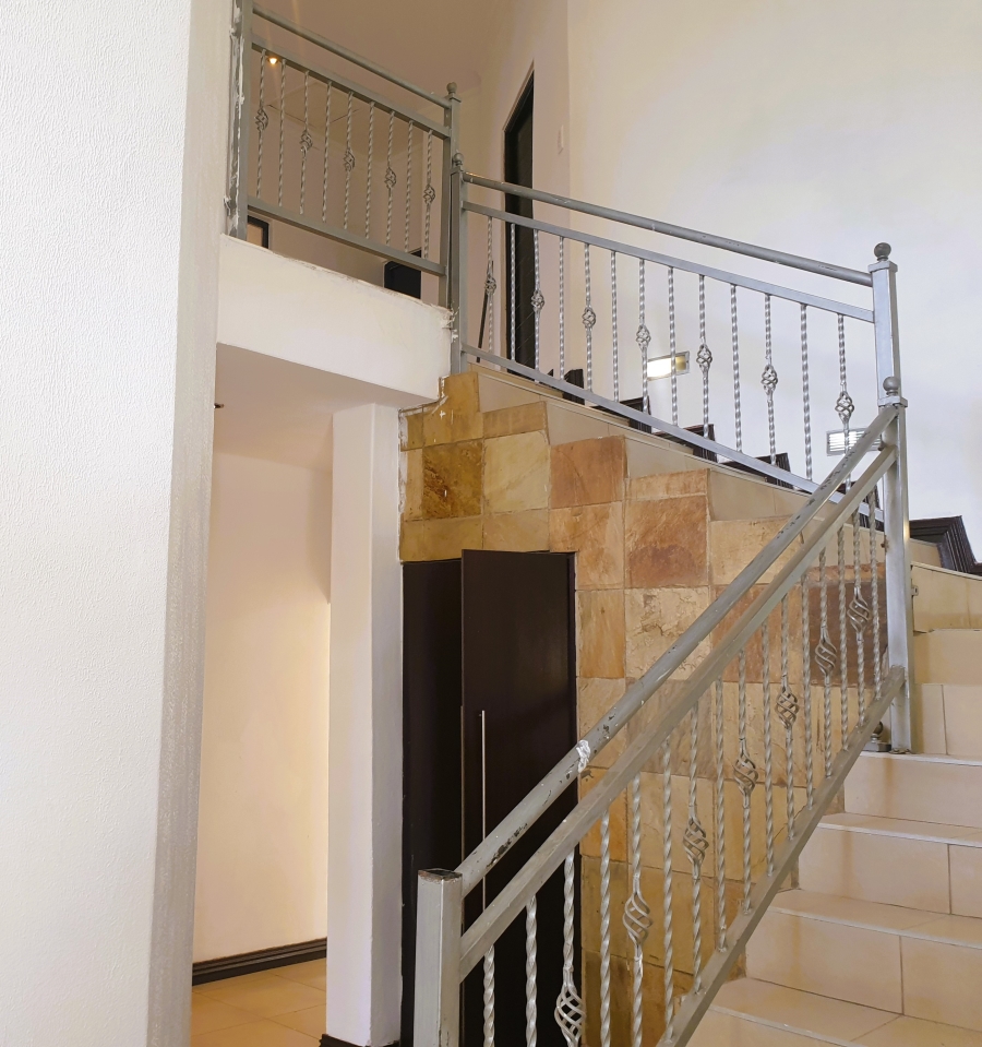 5 Bedroom Property for Sale in Heuwelsig Estate Gauteng